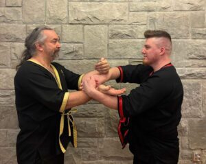 Instruktor prowadzący trening Wing Tsun